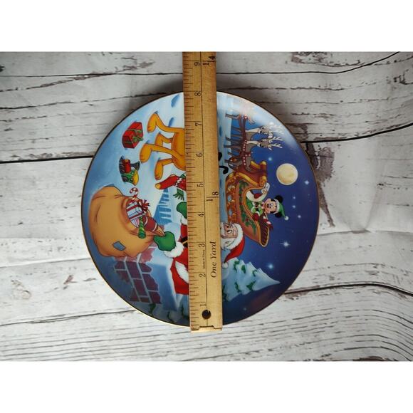 Mickey's Holiday Magic Collectors Plate #3 "Thanks Pluto!" by Bradford - Picture 3 of 5